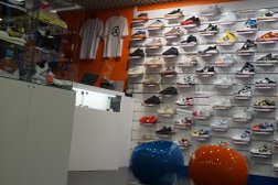 Sneakers Gate Photo